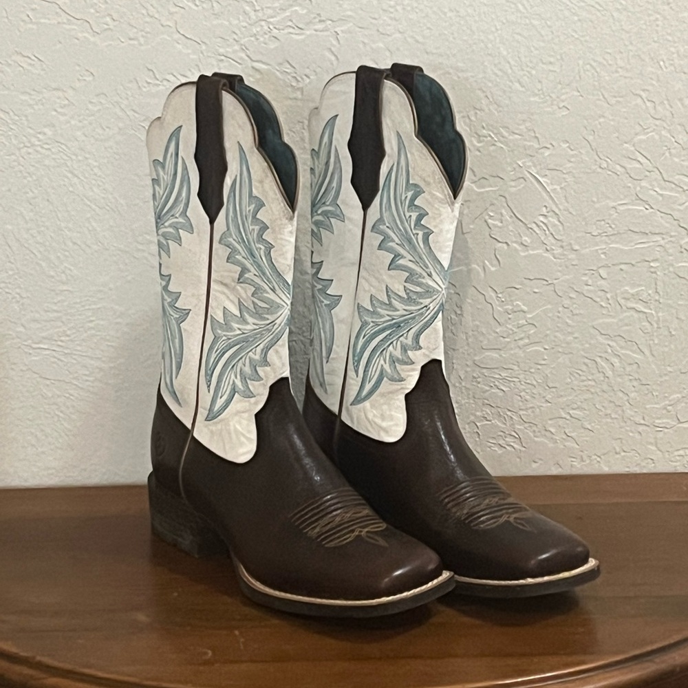 Ariat Brown Leather Western Boots with White Shaft and Beautiful Stitching NWOT - Picture 14 of 14